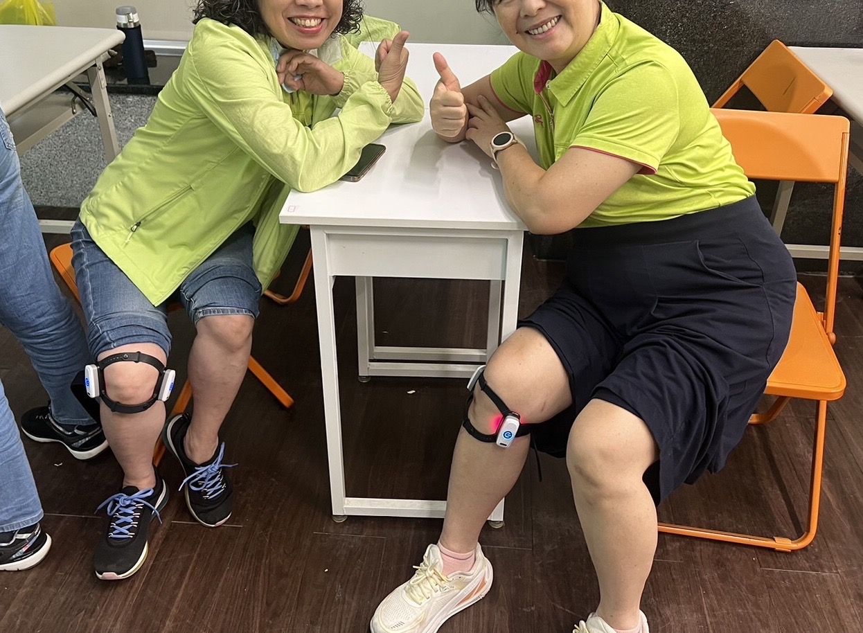 膝蓋部位綁帶固定使用情境